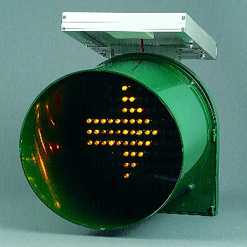 太陽能交通號誌指示左、右方向燈